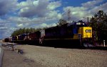 CSX 6915 leads a southbound train